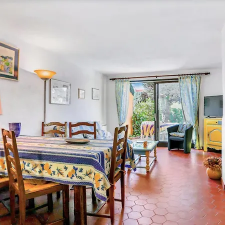 Appt With Pool-Balcony-Near The Beach Holiday home